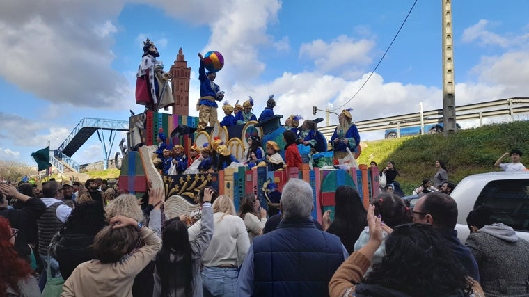 El cortejo real también visitó a muchos vecinos de Pino Montano