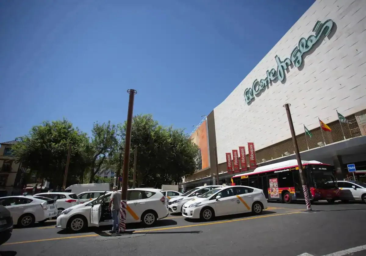 Imagen de la fachada del Corte Inglés de la Plaza del Duque