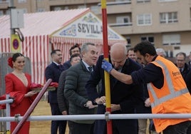 Cortes de tráfico en Los Remedios por el montaje de la portada de la Feria de Sevilla: estas son las zonas afectadas