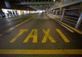 Uno de los 18 taxistas del aeropuerto de Sevilla detenidos: «Nos han tocado las narices»