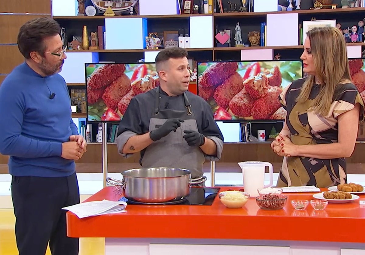 El chef José María Tavallo junto con Eva Ruiz y Pepe Da Rosa en el programa 'La tarde, aquí y ahora'