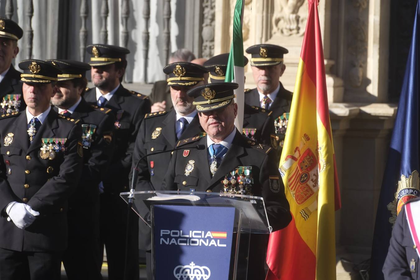 La plaza de San Francisco ha sido el escenario del aniversario de la Policía Nacional en Sevilla