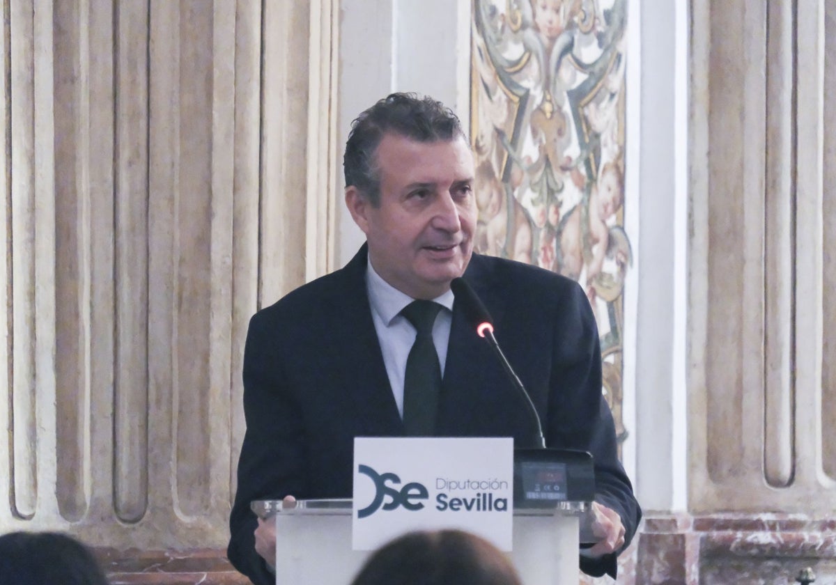 El presidente de la Diputación de Sevilla, el socialista Javier Fernández