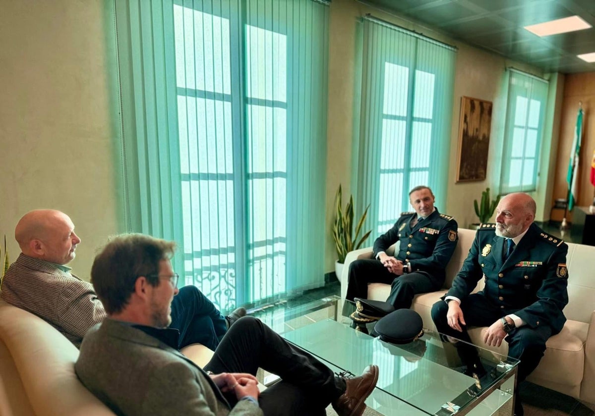 Reunión de presentación del nuevo comisario de Policía Nacional de Dos Hermanas al alcalde