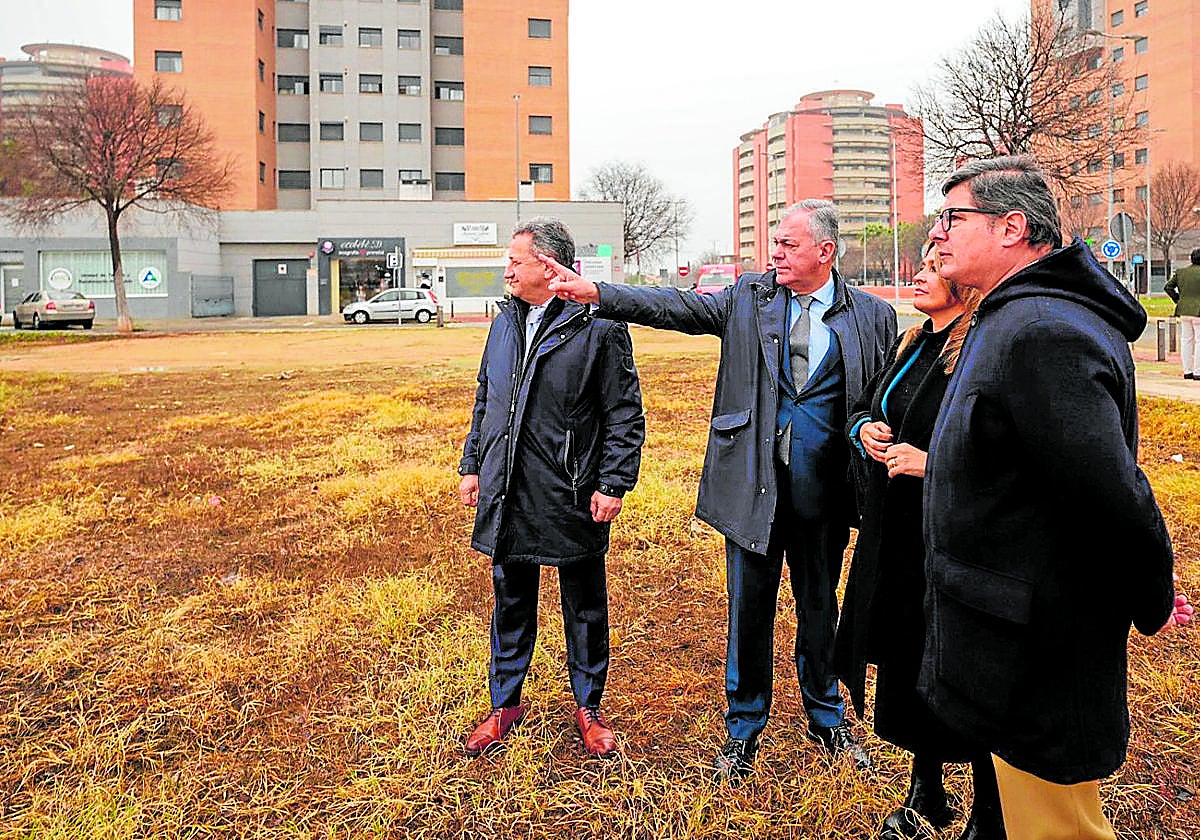 Sanz junto a los delegados Rincón y Pimentel y el gerente de Lipasam