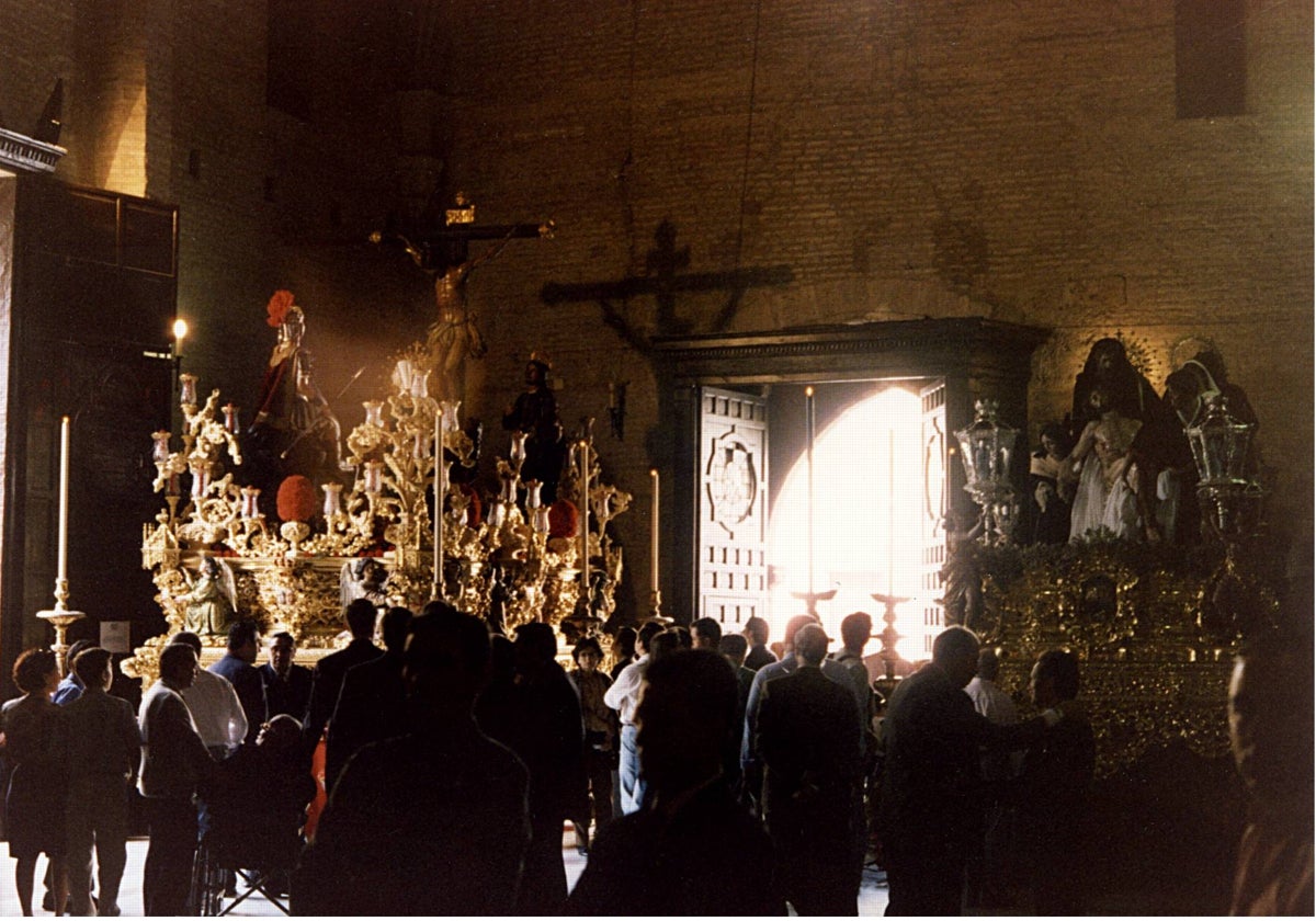 Imagen de los misterios de la Lanzada y Santa Marta en San Martín en 1995
