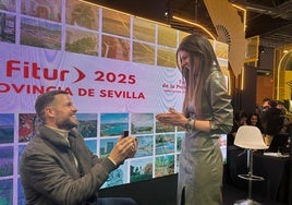 Un empresario sevillano le pide matrimonio a su novia en Fitur