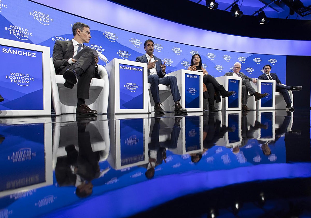 Pedro Sánchez y otros líderes en una de las reuniones realizadas este miércoles en la localidad suiza de Davos