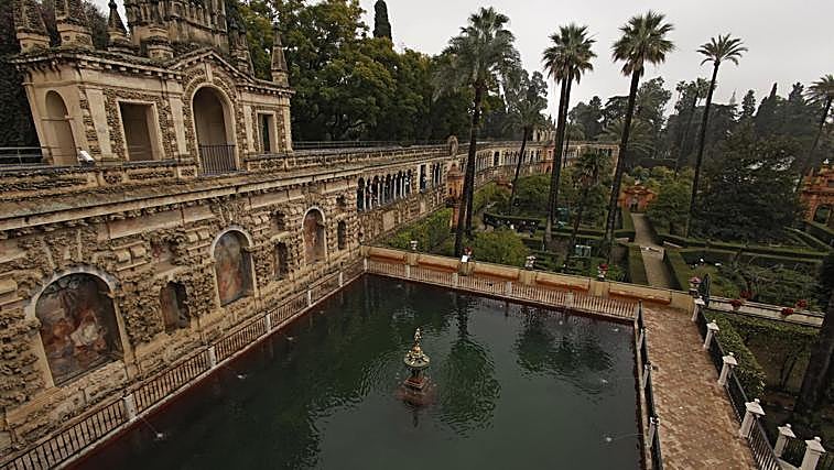 El estanque del Mercurio del Alcázar de Sevilla recupera su esplendor