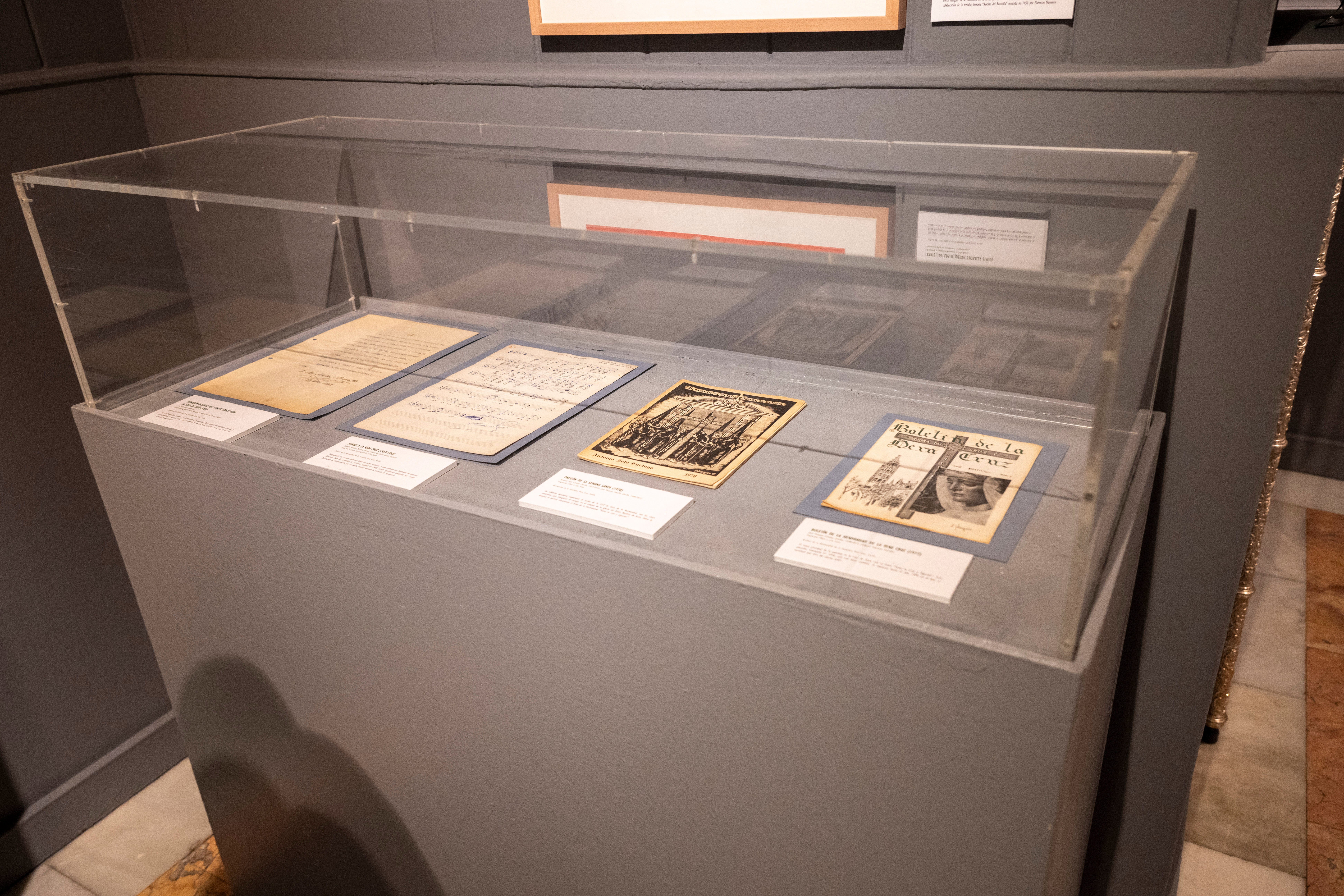 La exposición de la Vera Cruz en el Círculo Mercantil, en imágenes