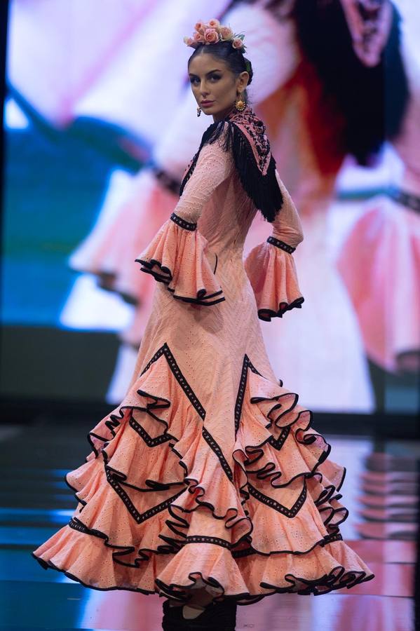 La firma Miabril presenta a una mujer muy flamenca en el Simof 2025