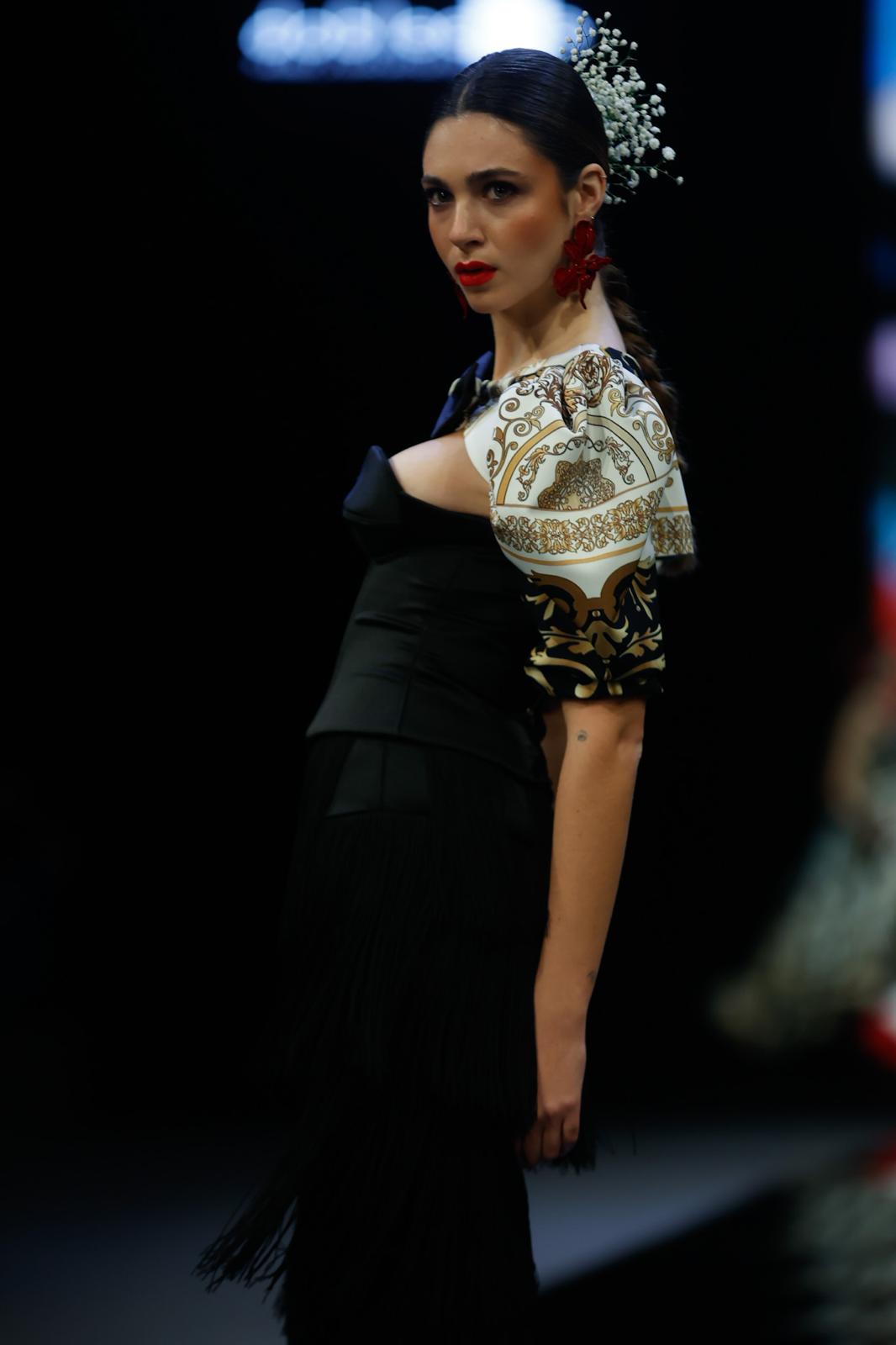 Detalle del desfile del Certamen de jóvenes diseñadores en SIMOF 2025