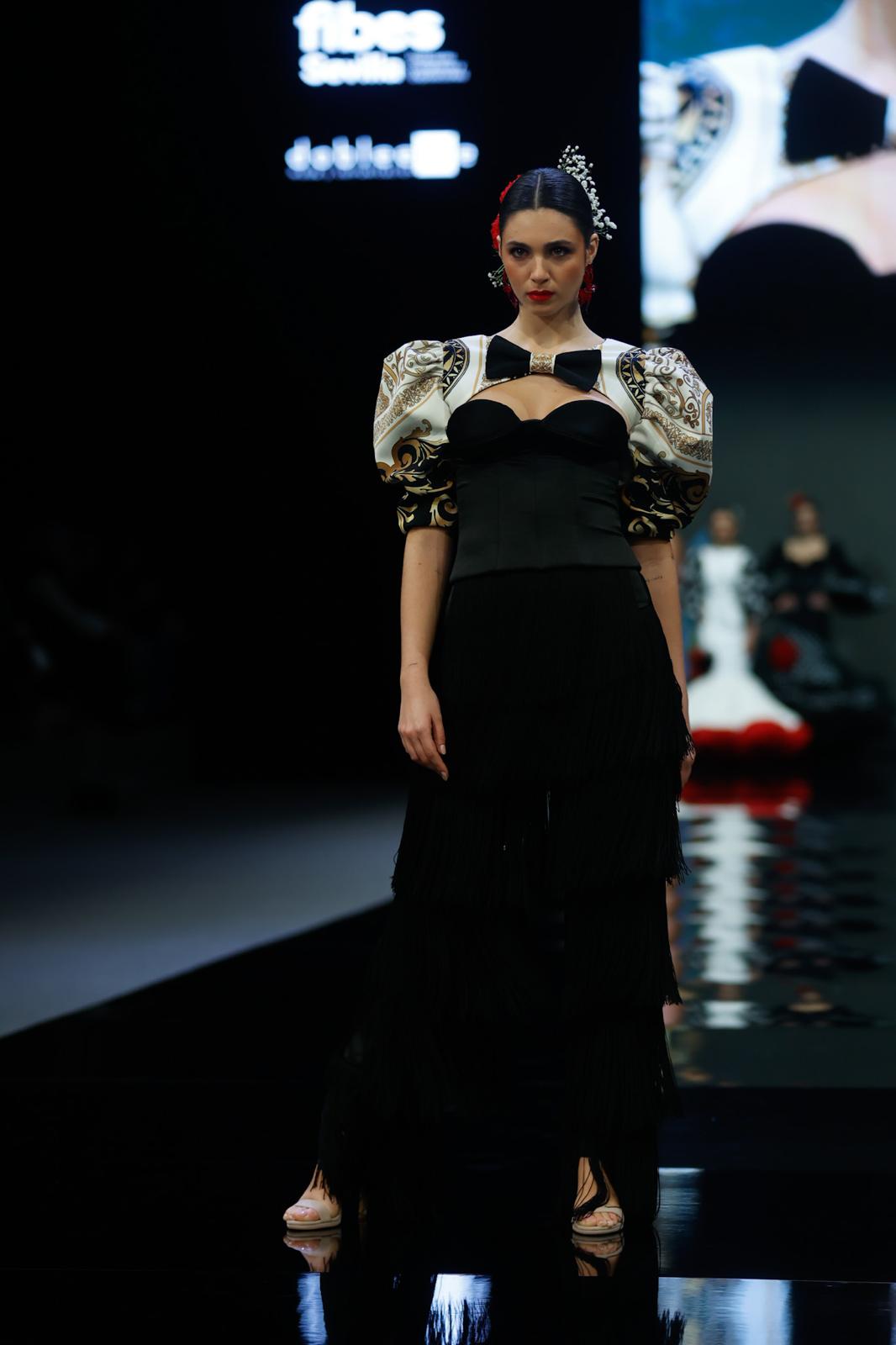 Detalle del desfile del Certamen de jóvenes diseñadores en SIMOF 2025