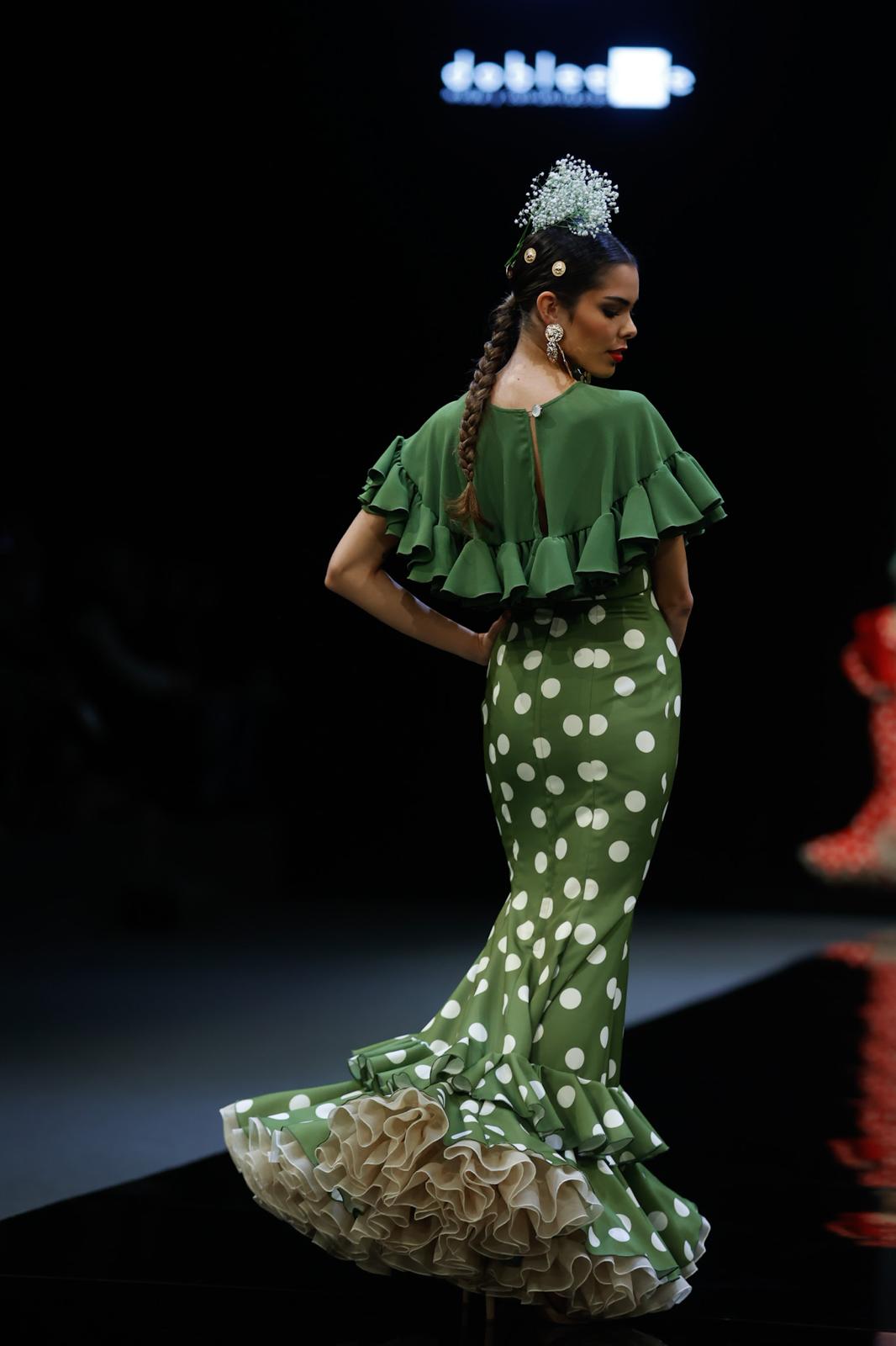 Detalle del desfile del Certamen de jóvenes diseñadores en SIMOF 2025