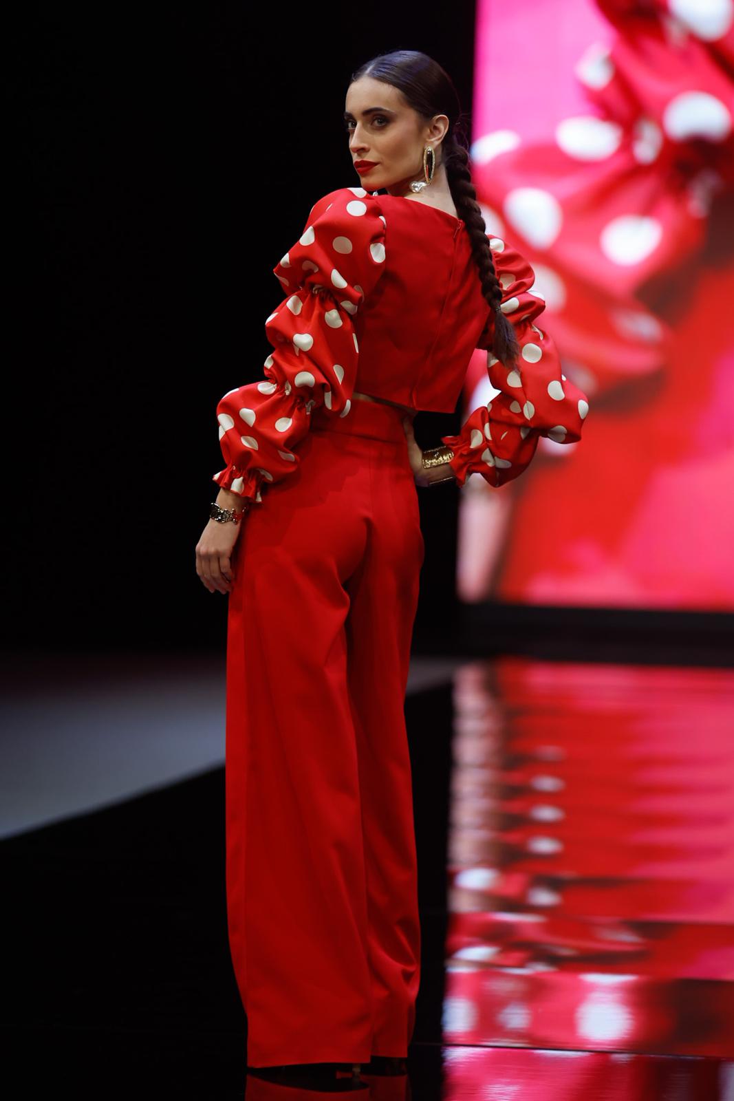 Detalle del desfile del Certamen de jóvenes diseñadores en SIMOF 2025