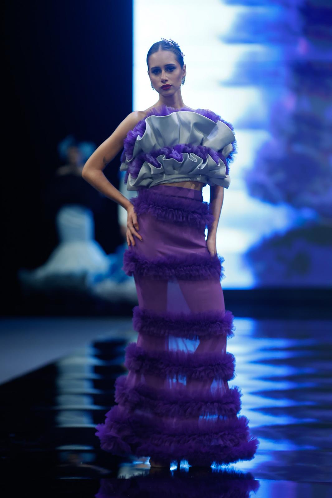 Detalle del desfile del Certamen de jóvenes diseñadores en SIMOF 2025