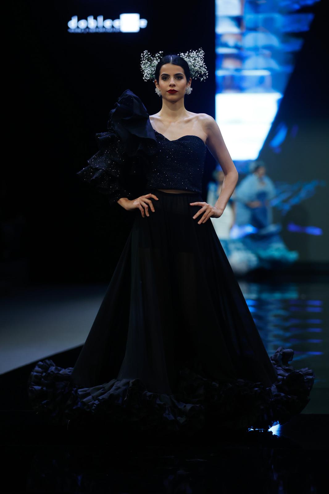 Detalle del desfile del Certamen de jóvenes diseñadores en SIMOF 2025