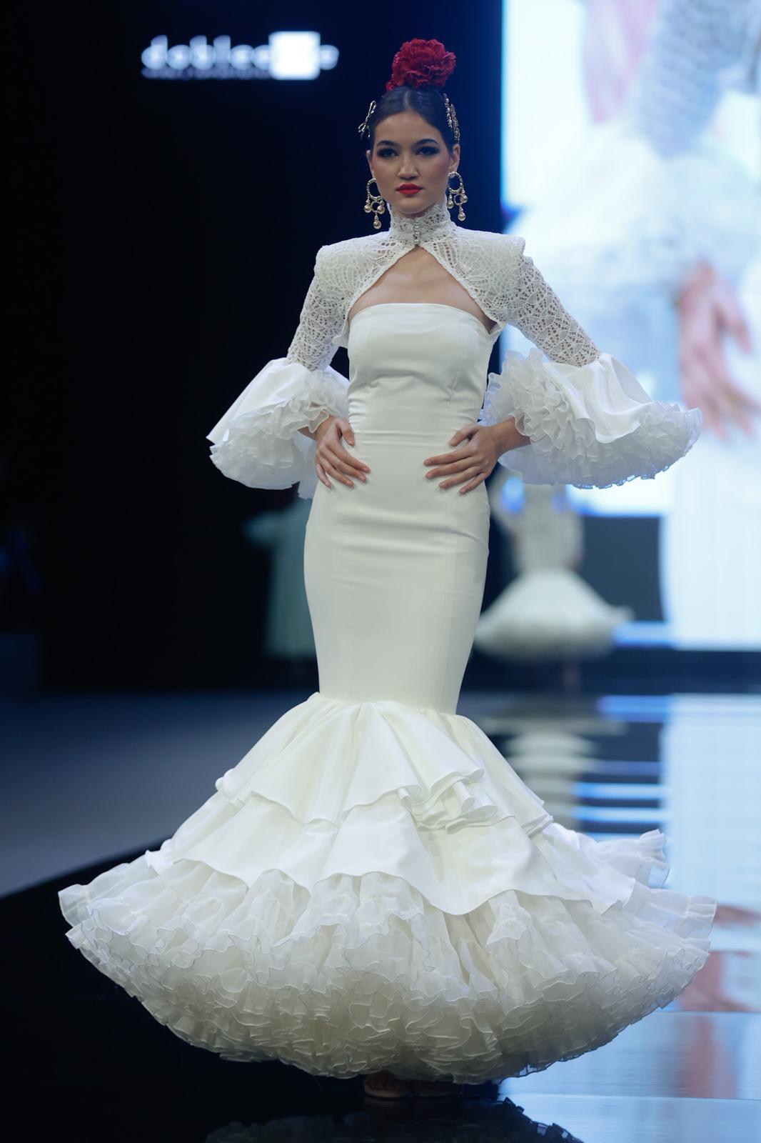 Detalle del desfile del Certamen de jóvenes diseñadores en SIMOF 2025