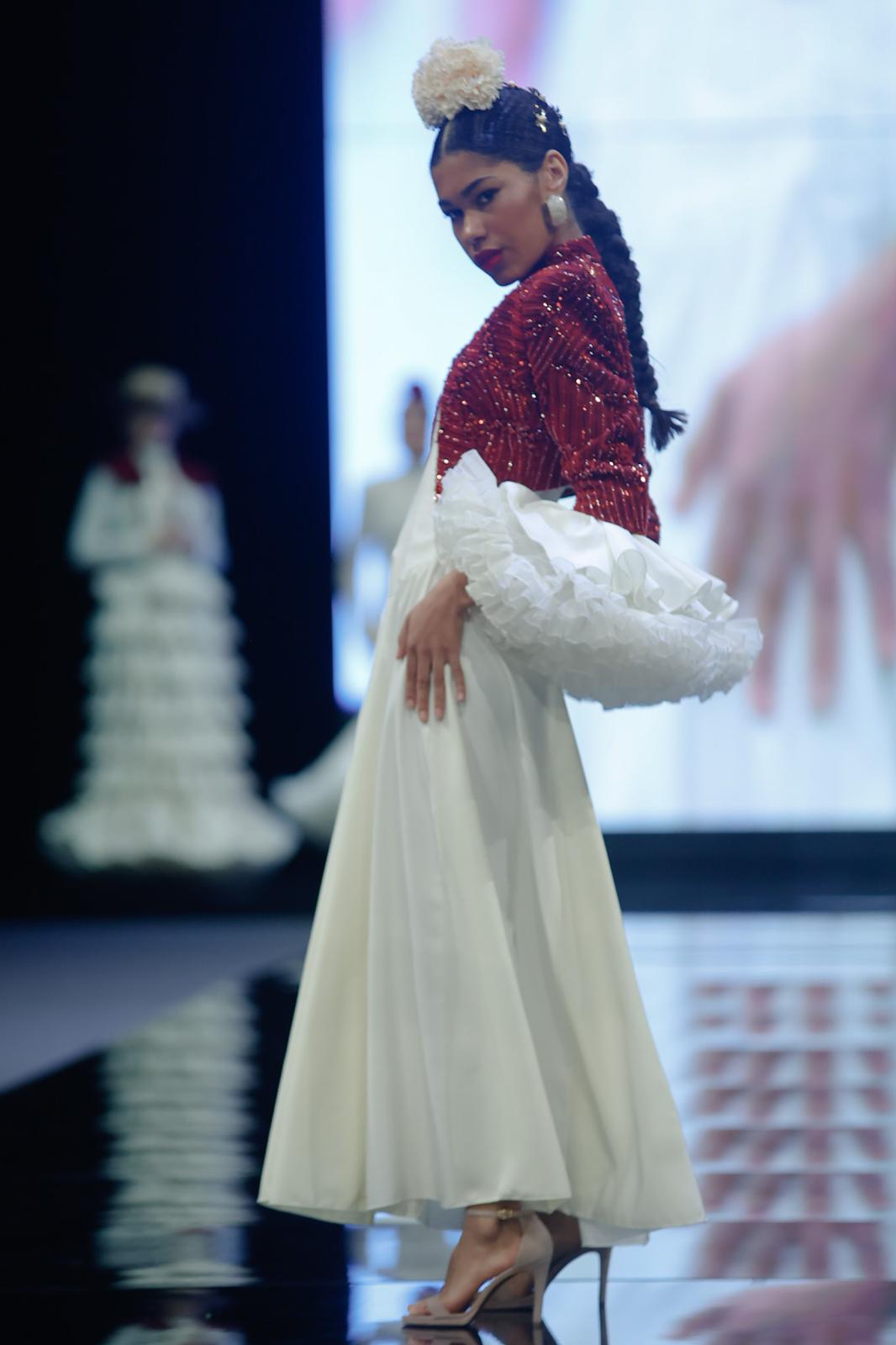 Detalle del desfile del Certamen de jóvenes diseñadores en SIMOF 2025