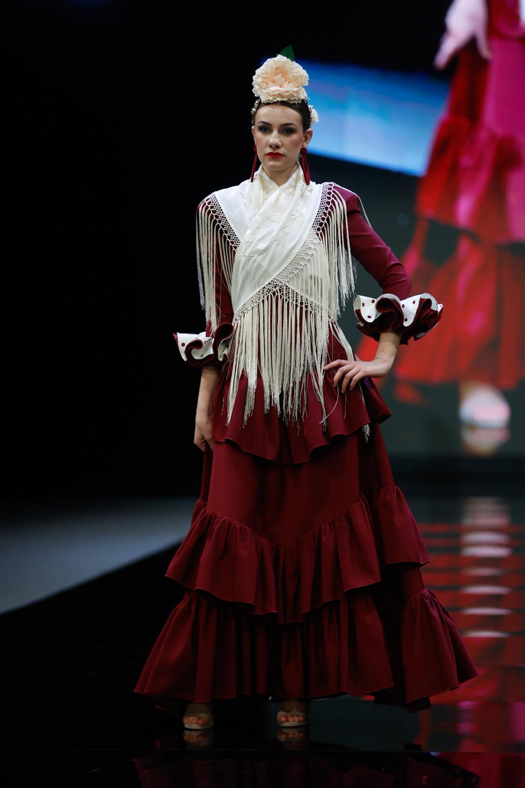 Detalle del desfile del Certamen de jóvenes diseñadores en SIMOF 2025