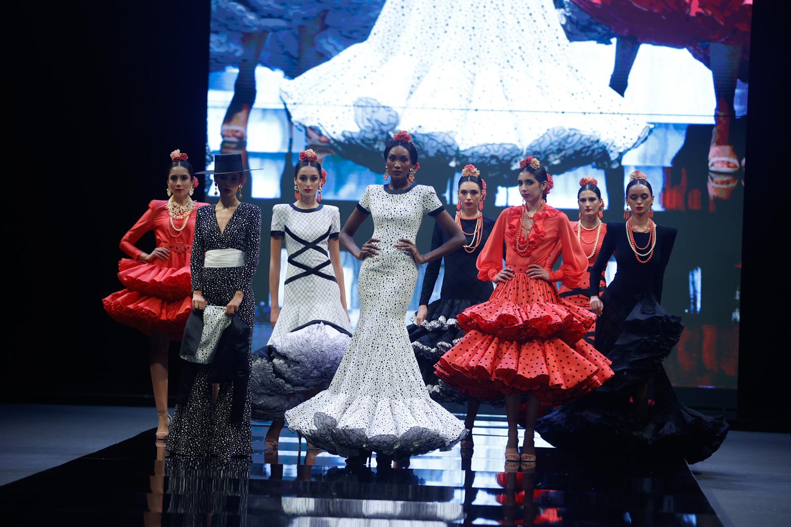 Detalle del desfile del Certamen de jóvenes diseñadores en SIMOF 2025