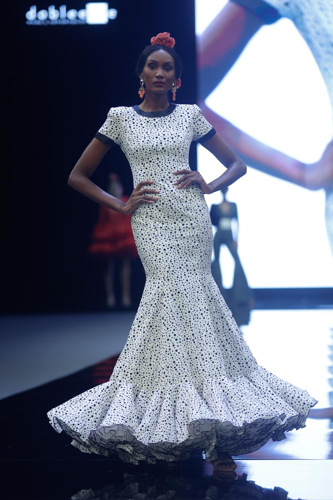 Detalle del desfile del Certamen de jóvenes diseñadores en SIMOF 2025