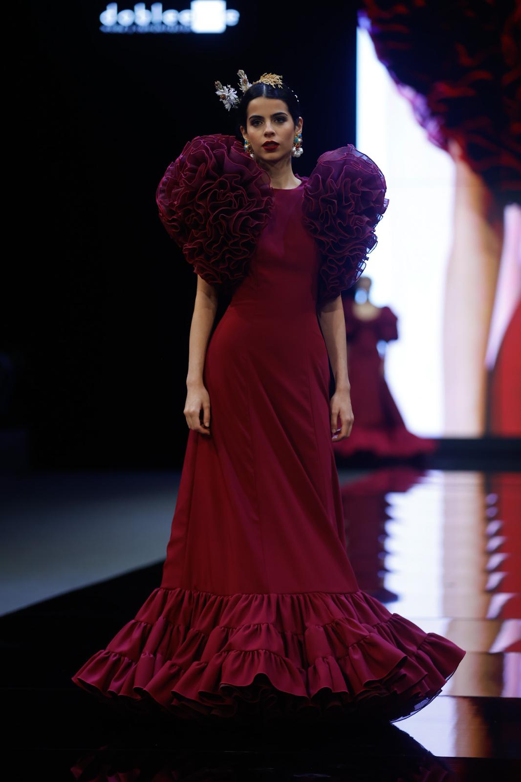 Detalle del desfile del Certamen de jóvenes diseñadores en SIMOF 2025