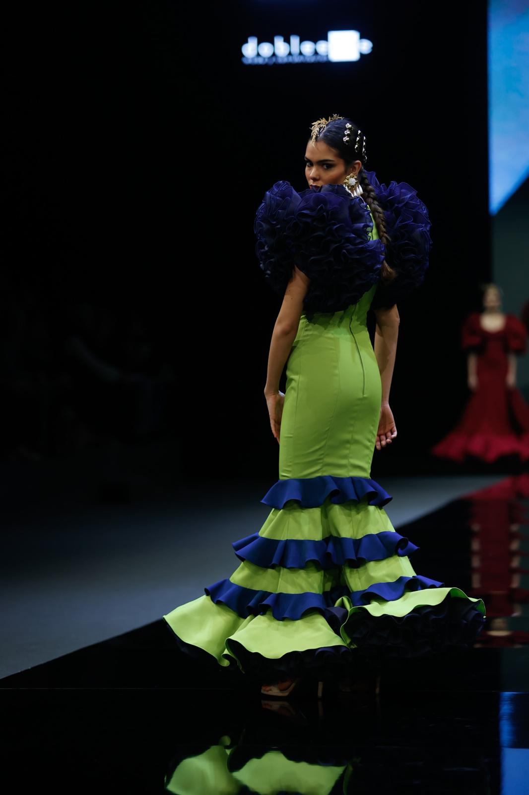 Detalle del desfile del Certamen de jóvenes diseñadores en SIMOF 2025