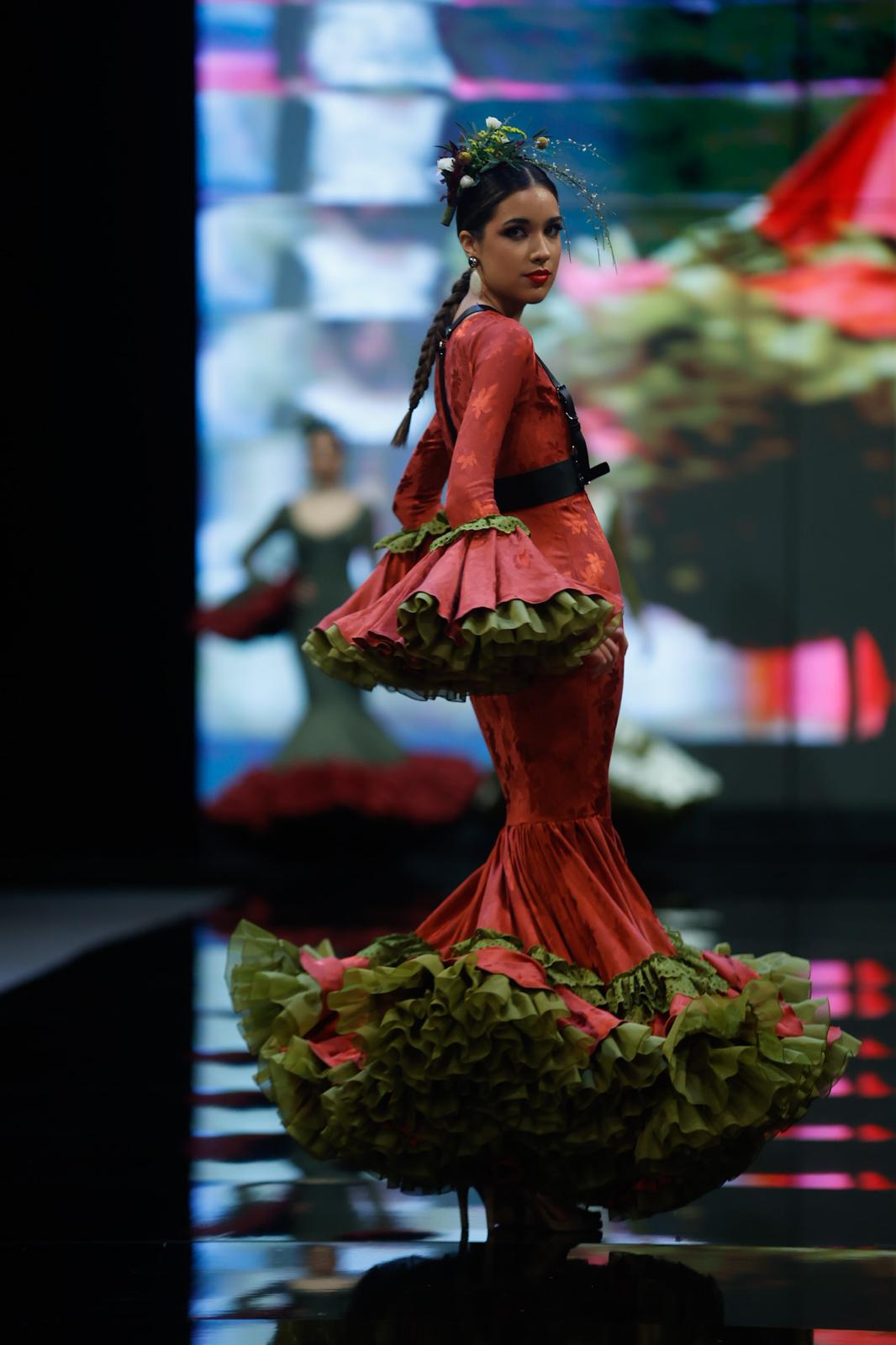 Detalle del desfile del Certamen de jóvenes diseñadores en SIMOF 2025