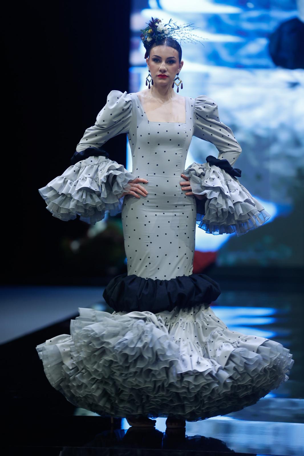 Detalle del desfile del Certamen de jóvenes diseñadores en SIMOF 2025