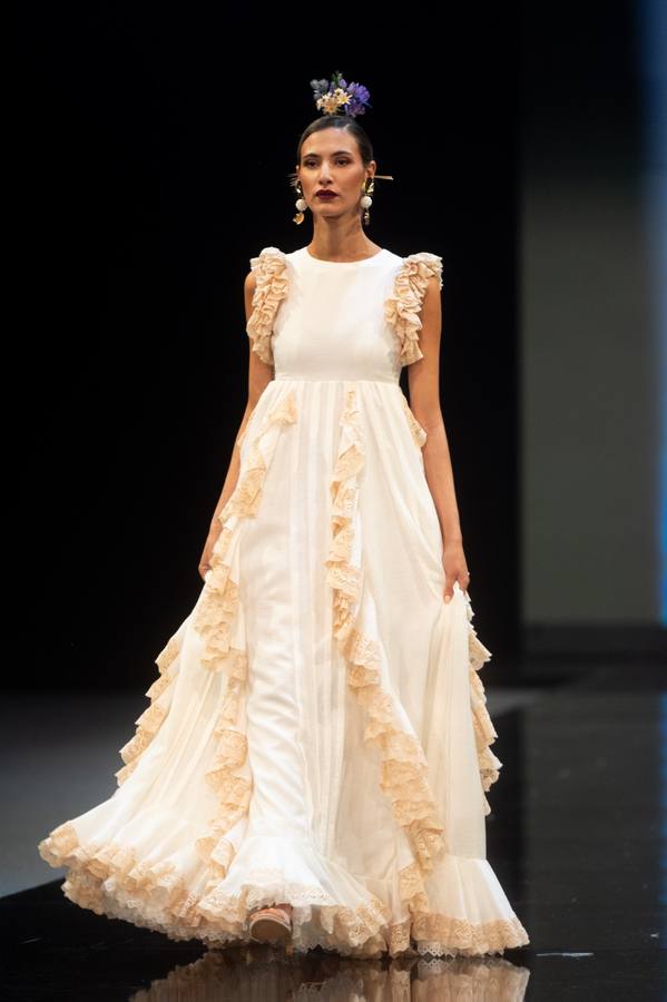 Detalles del desfile del diseñador Alonso Cózar en SIMOF 2025