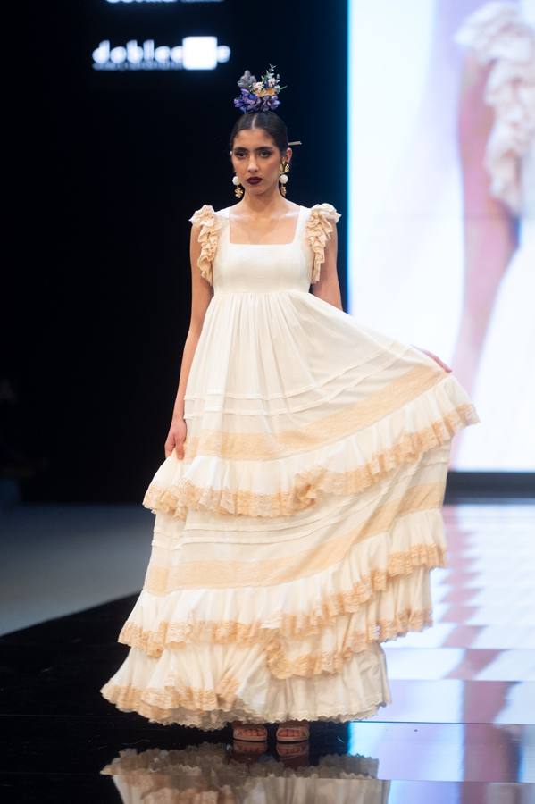 Detalles del desfile del diseñador Alonso Cózar en SIMOF 2025
