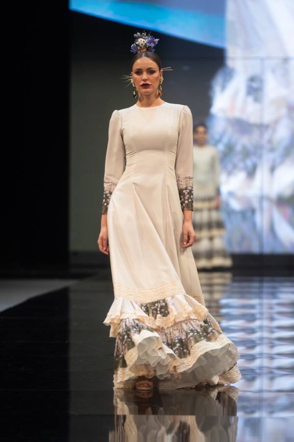 Detalles del desfile del diseñador Alonso Cózar en SIMOF 2025