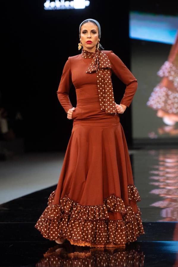 Detalles del desfile del diseñador Alonso Cózar en SIMOF 2025