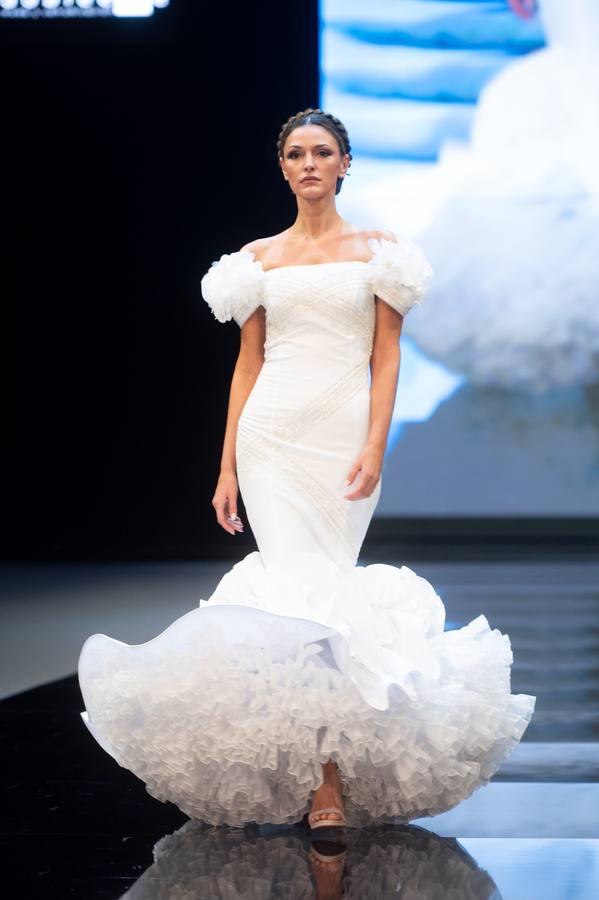 Detalles del desfile del diseñador Luis Fernández en SIMOF 2025