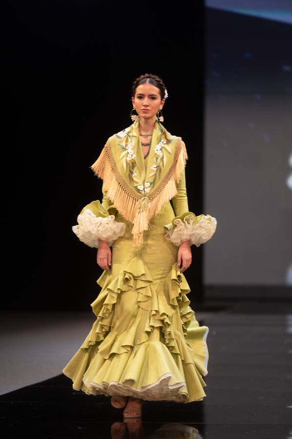 Detalles del desfile del diseñador Luis Fernández en SIMOF 2025