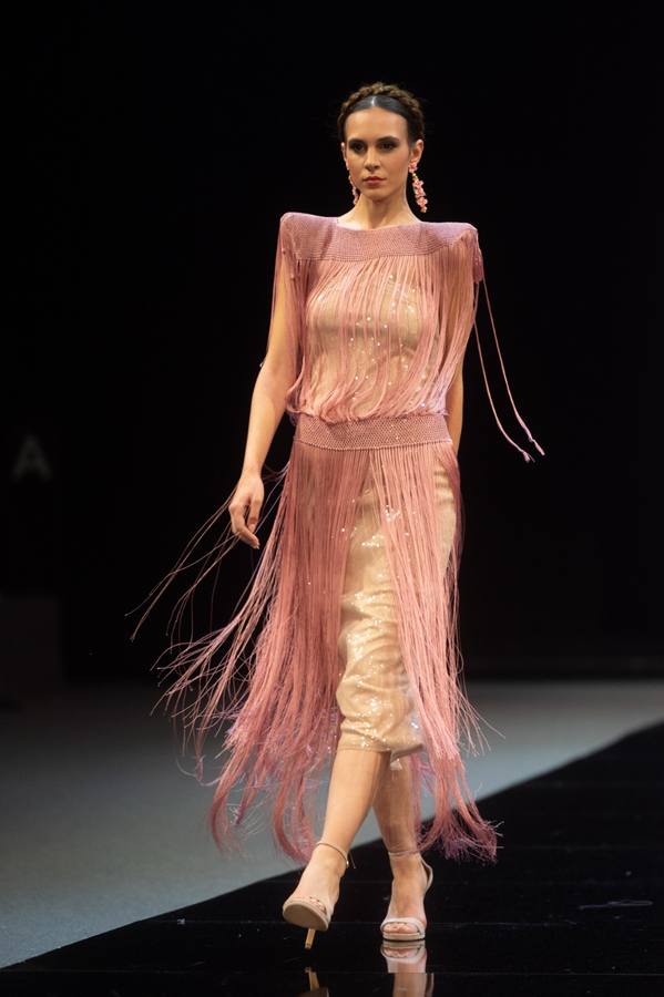 Detalles del desfile del diseñador Luis Fernández en SIMOF 2025