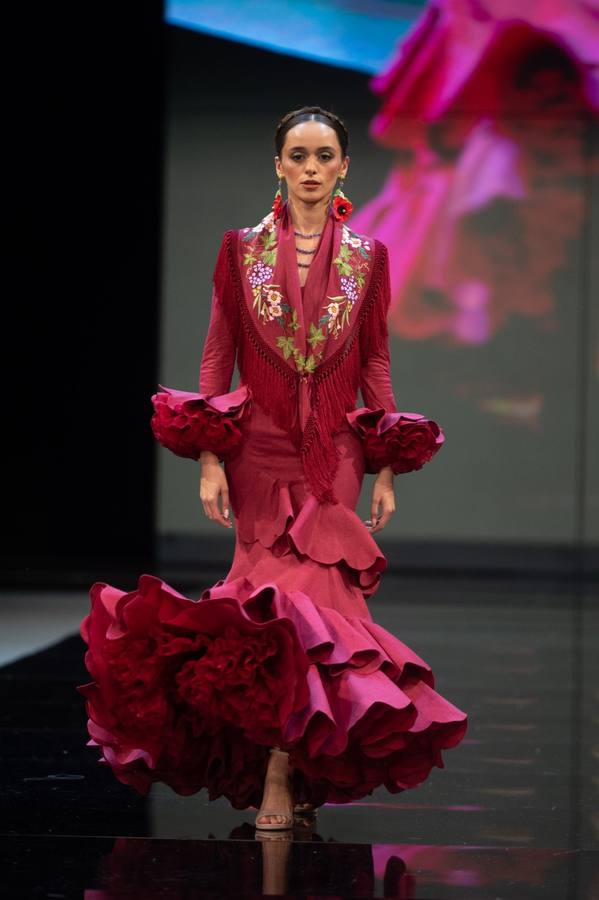 Detalles del desfile del diseñador Luis Fernández en SIMOF 2025