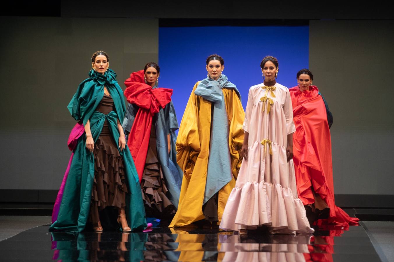 Detalles del desfile del diseñador Luis Fernández en SIMOF 2025