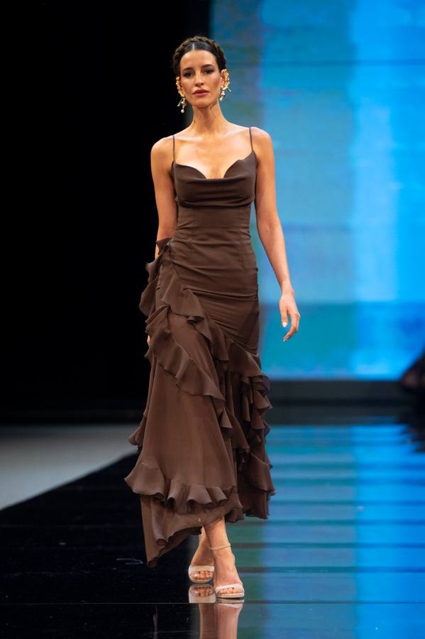 Detalles del desfile del diseñador Luis Fernández en SIMOF 2025