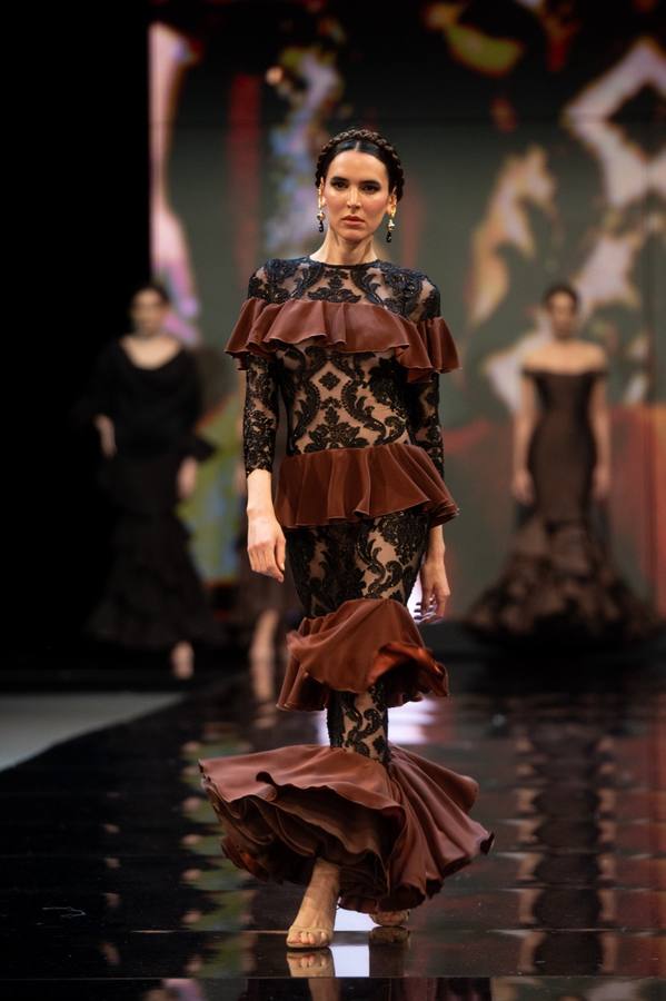 Detalles del desfile del diseñador Luis Fernández en SIMOF 2025