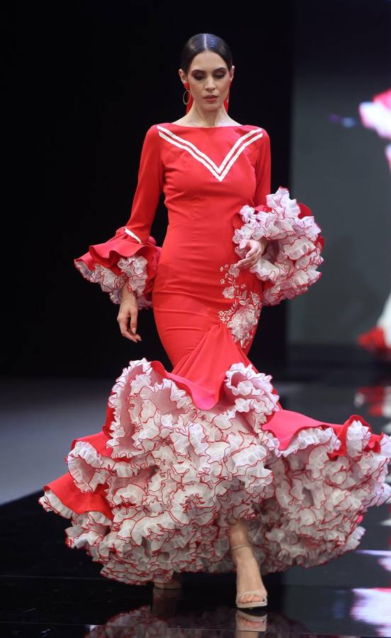 Desfile de Leticia Lorenzo en SIMOF 2025