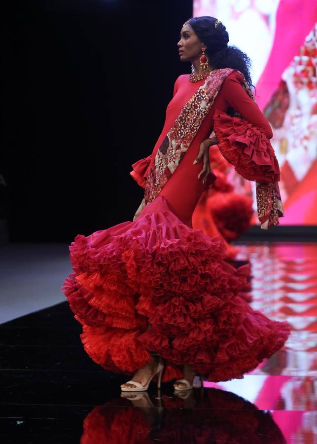 Desfile de Sergy & Tapiju en SIMOF 2025