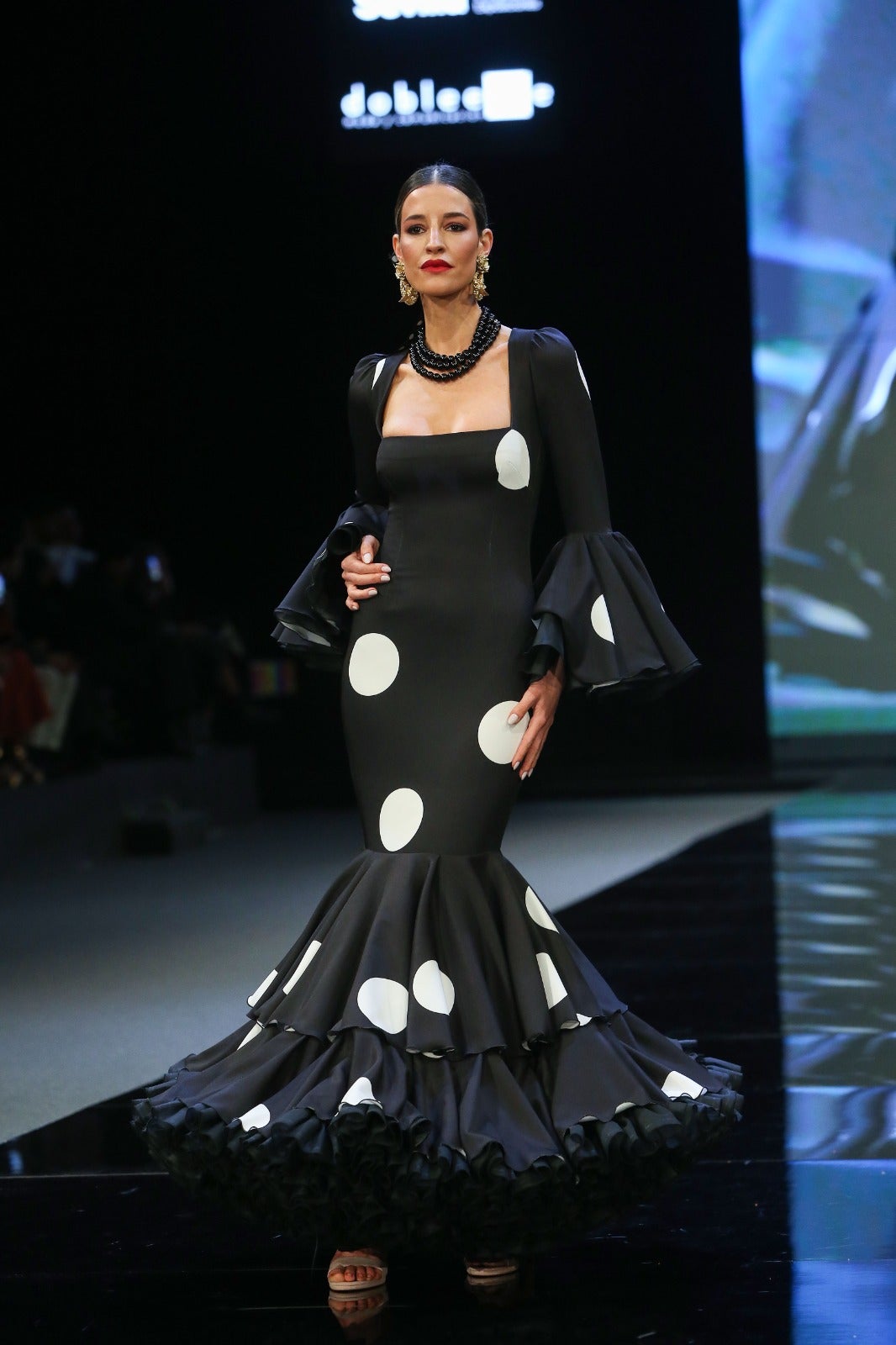 El desfile de Rosa Pedroche en SIMOF 2025, en imágenes