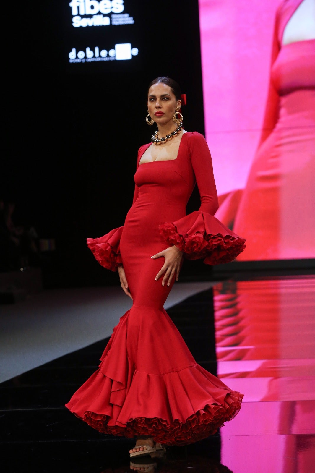 El desfile de Rosa Pedroche en SIMOF 2025, en imágenes