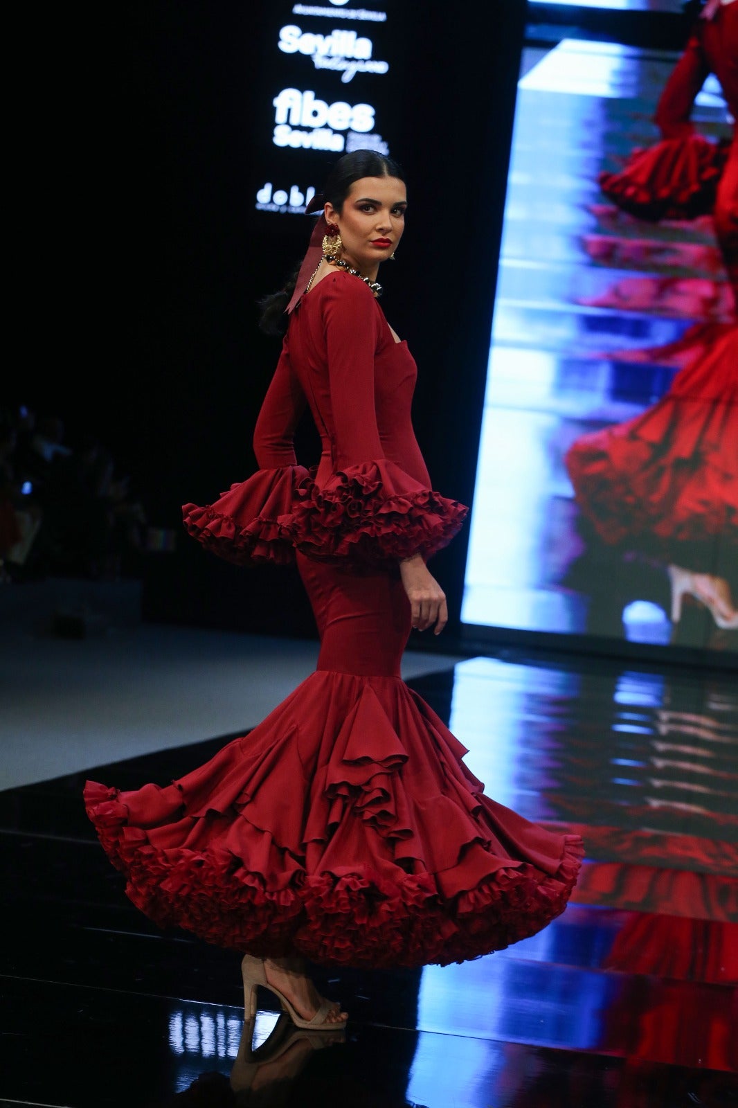 El desfile de Rosa Pedroche en SIMOF 2025, en imágenes