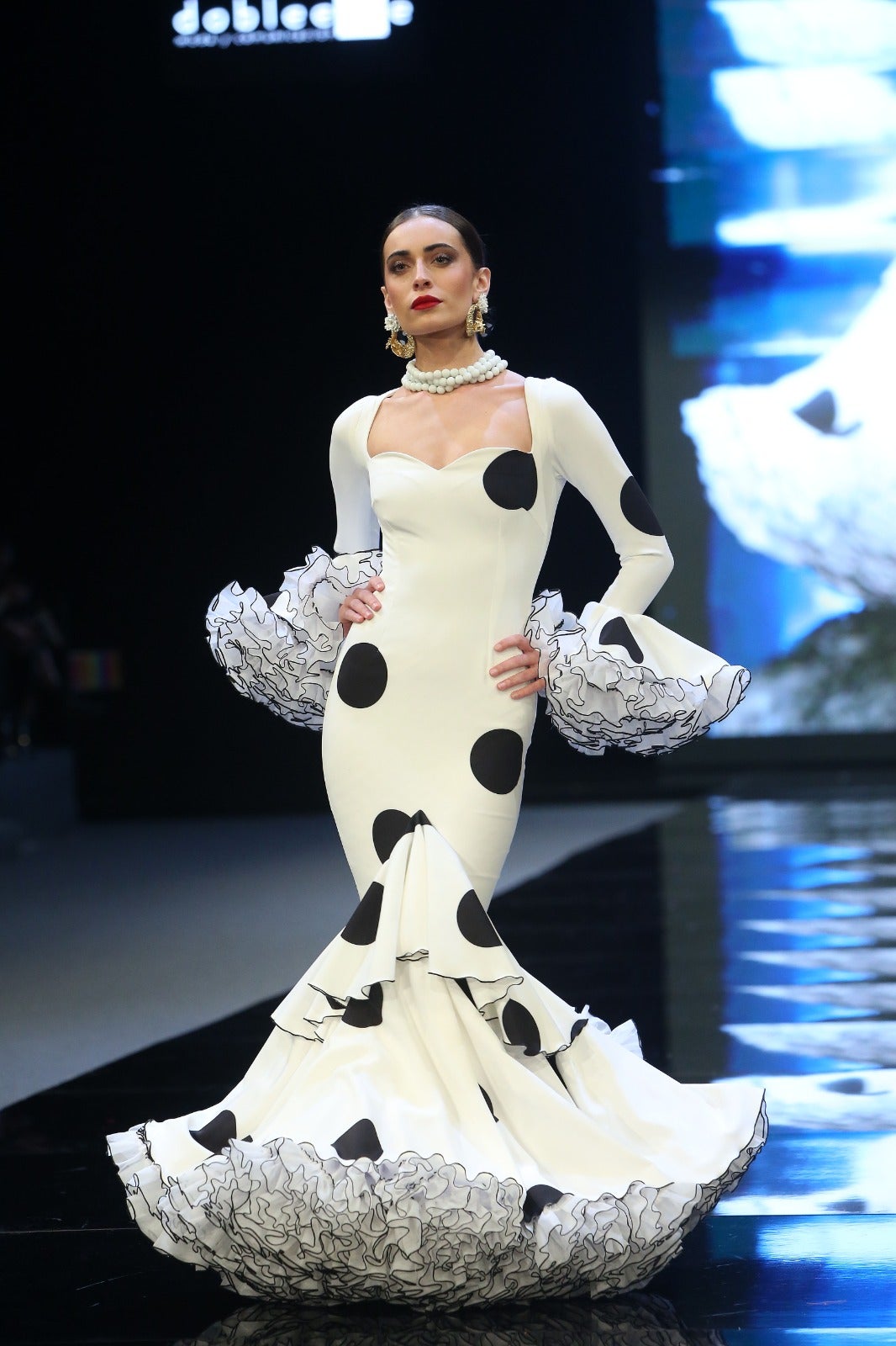 El desfile de Rosa Pedroche en SIMOF 2025, en imágenes