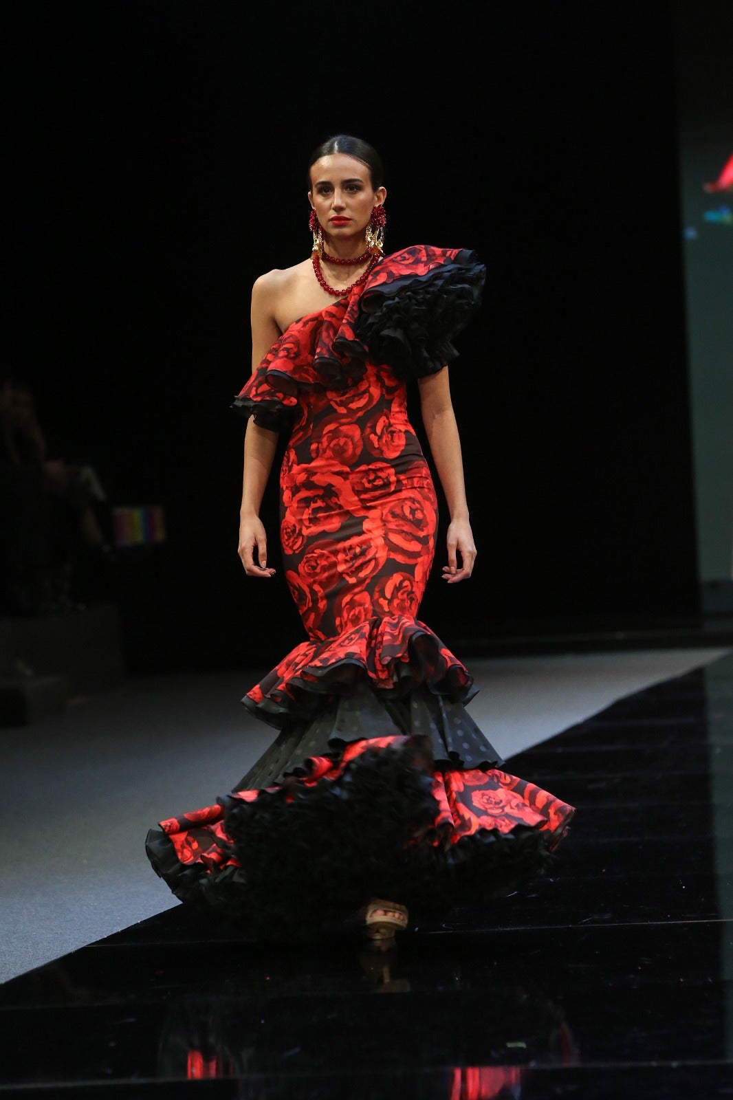 El desfile de Rosa Pedroche en SIMOF 2025, en imágenes