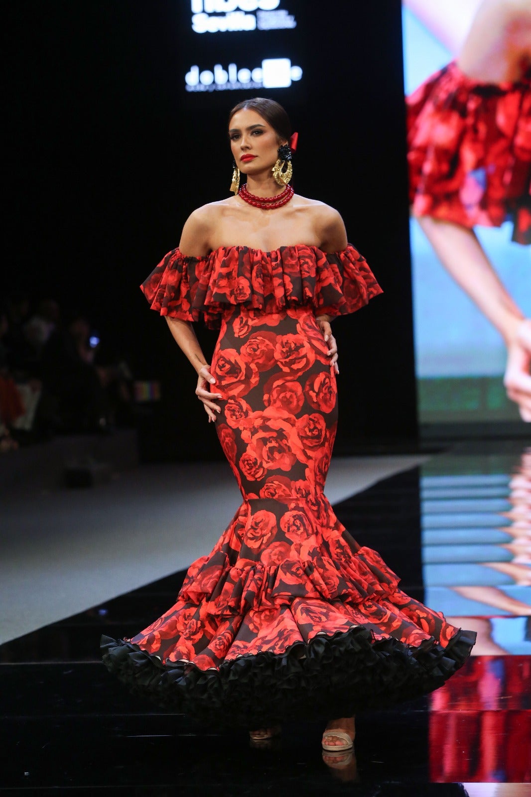 El desfile de Rosa Pedroche en SIMOF 2025, en imágenes