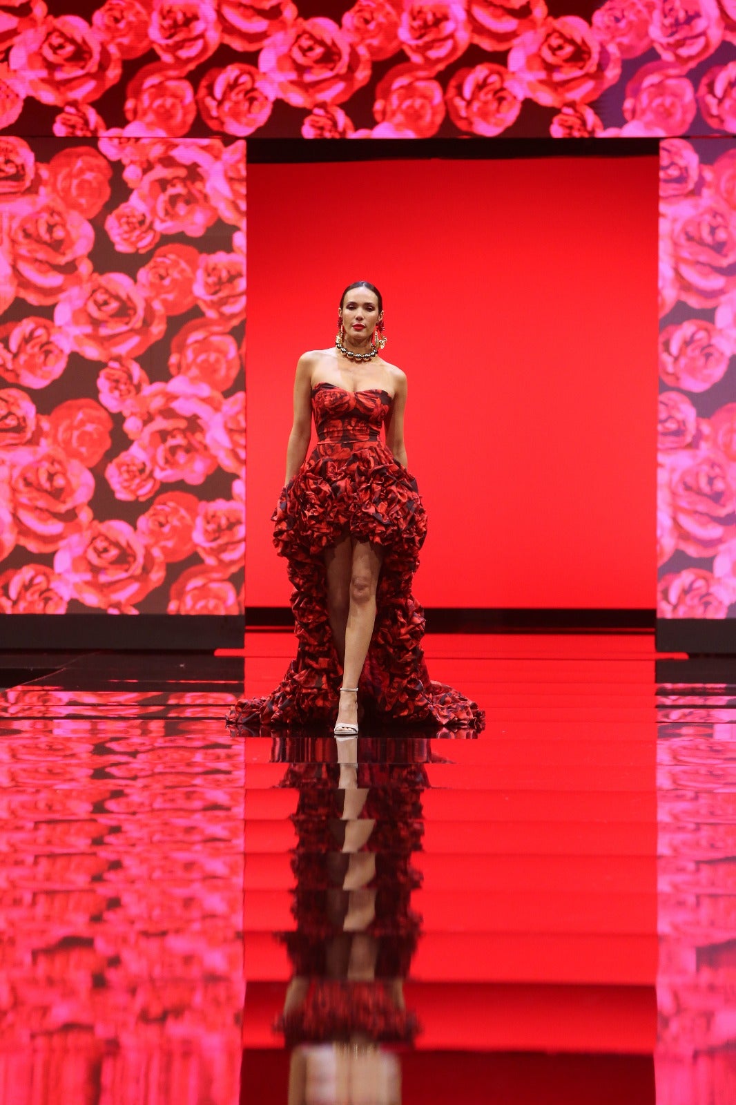 El desfile de Rosa Pedroche en SIMOF 2025, en imágenes